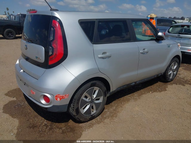 KNDJP3AE5H7018573 KIA SOUL EV