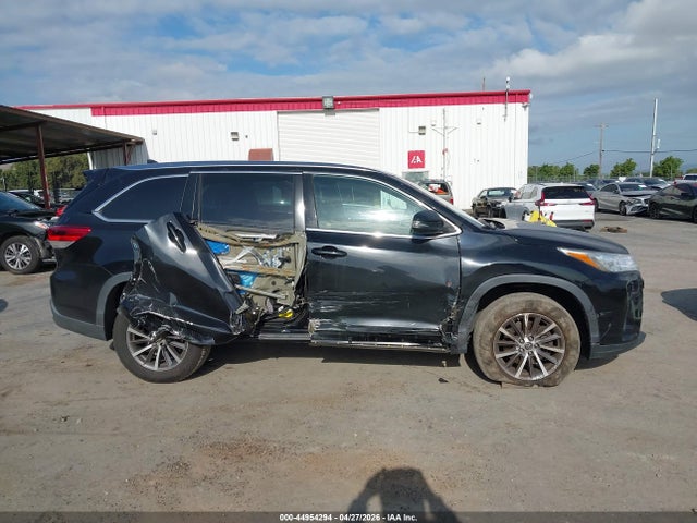 5TDKZRFH1JS263175 Toyota Highlander Xle
