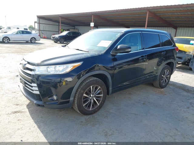 5TDKZRFH1JS263175 Toyota Highlander Xle