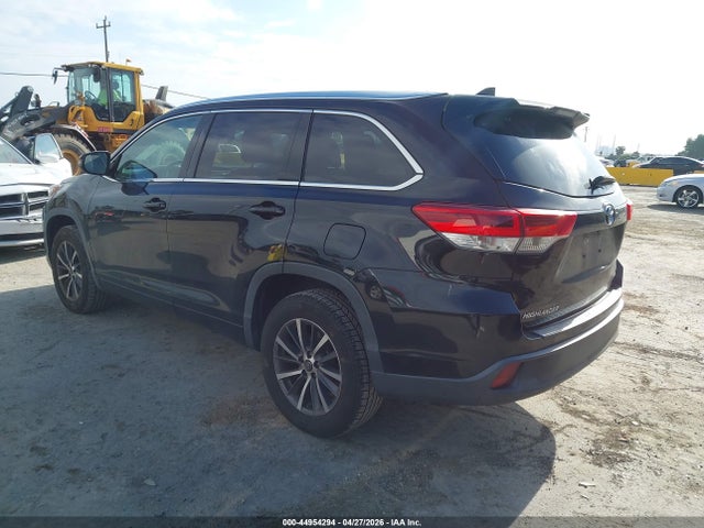 5TDKZRFH1JS263175 Toyota Highlander Xle