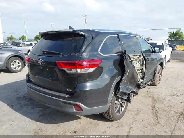 5TDKZRFH1JS263175 Toyota Highlander Xle