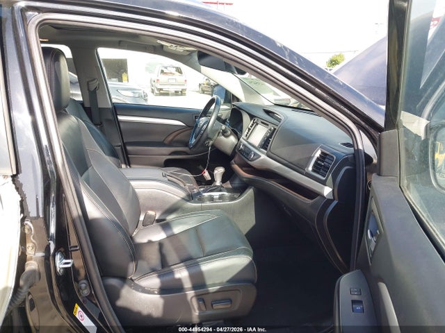 5TDKZRFH1JS263175 Toyota Highlander Xle