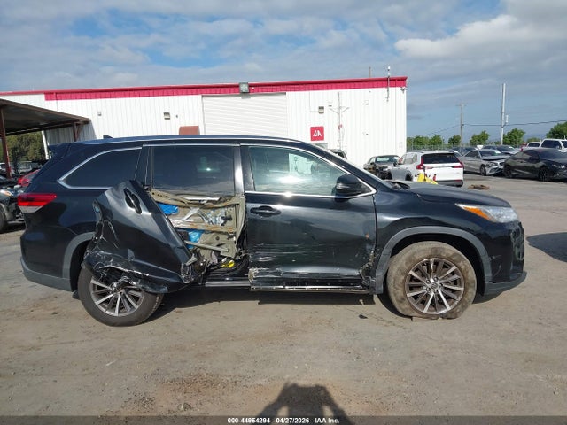 5TDKZRFH1JS263175 Toyota Highlander Xle