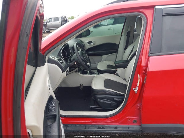 2019 Jeep Compass Sun And Wheel Fwd მანქანა იყიდება აუქციონზე, vin: 3C4NJCBB4KT692899, აუქციონის ნომერი: 44954313