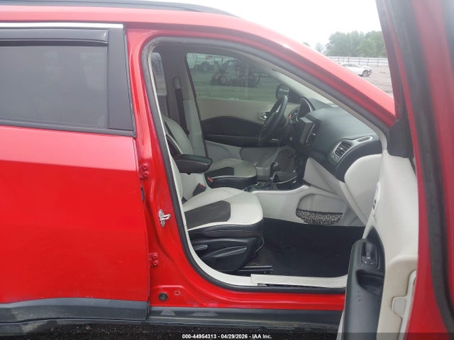 2019 Jeep Compass Sun And Wheel Fwd მანქანა იყიდება აუქციონზე, vin: 3C4NJCBB4KT692899, აუქციონის ნომერი: 44954313
