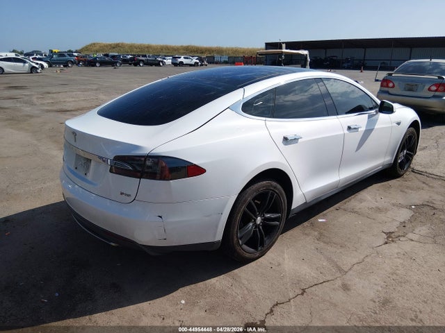 2013 Tesla Model S Performance მანქანა იყიდება აუქციონზე, vin: 5YJSA1DP0DFP14124, აუქციონის ნომერი: 44954448