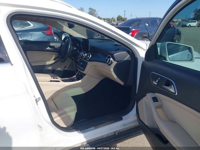 WDCTG4EBXKJ550338 Mercedes-Benz GLA 250