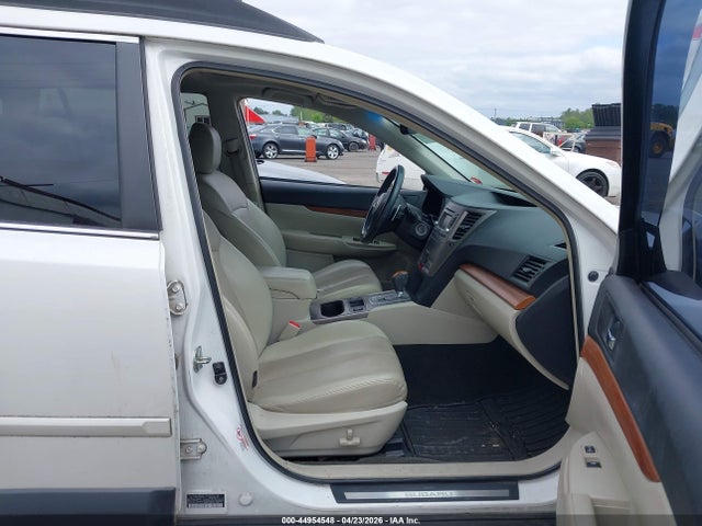 2014 Subaru Outback 2.5i Limited მანქანა იყიდება აუქციონზე, vin: 4S4BRBLC3E3261656, აუქციონის ნომერი: 44954548