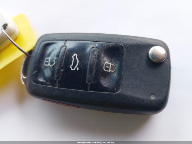 1VWBA7A33JC031022 Volkswagen Passat 2.0t Se