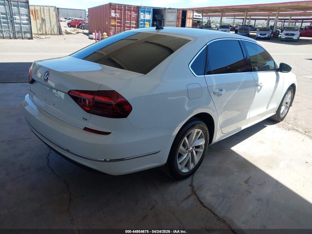 1VWBA7A33JC031022 Volkswagen Passat 2.0t Se