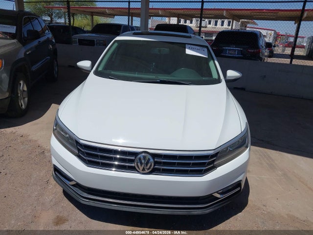 1VWBA7A33JC031022 Volkswagen Passat 2.0t Se