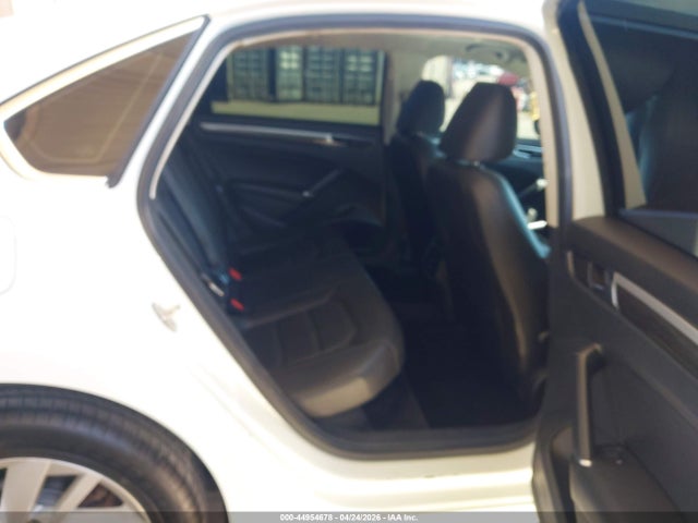1VWBA7A33JC031022 Volkswagen Passat 2.0t Se