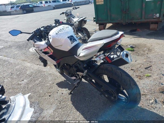 Kawasaki EX400 2023 JKAEXKH16PDAJ9503 Image 3