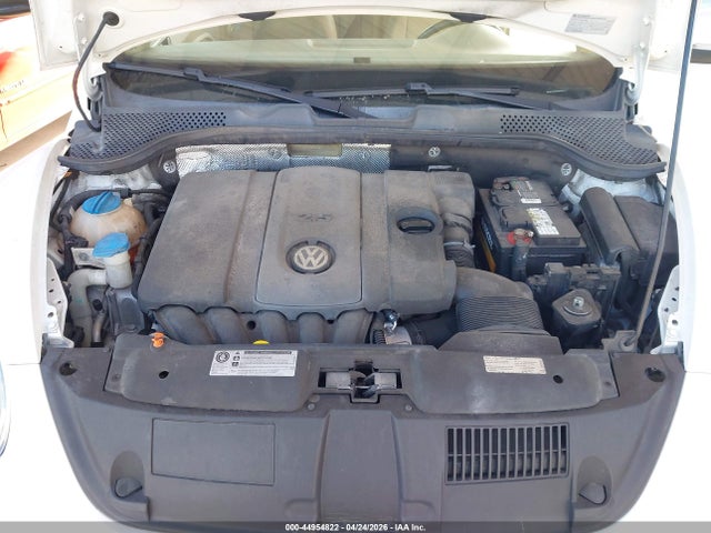 2013 Volkswagen Beetle 2.5l მანქანა იყიდება აუქციონზე, vin: 3VWJP7AT5DM688742, აუქციონის ნომერი: 44954822