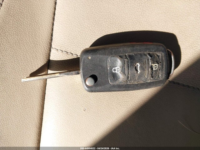 2013 Volkswagen Beetle 2.5l მანქანა იყიდება აუქციონზე, vin: 3VWJP7AT5DM688742, აუქციონის ნომერი: 44954822