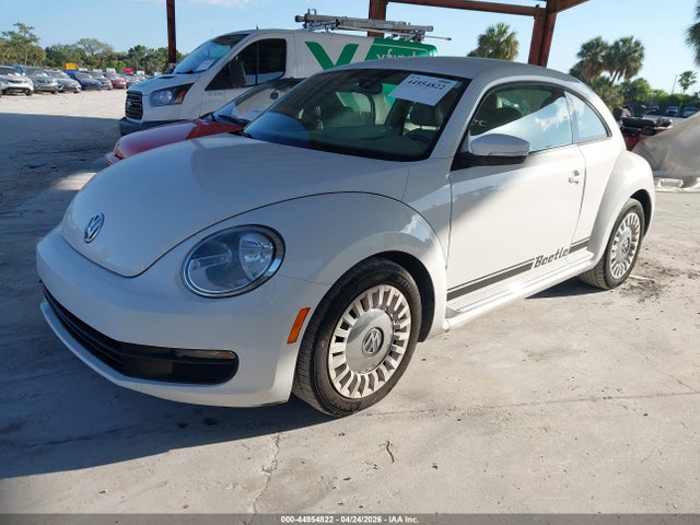 2013 Volkswagen Beetle 2.5l მანქანა იყიდება აუქციონზე, vin: 3VWJP7AT5DM688742, აუქციონის ნომერი: 44954822