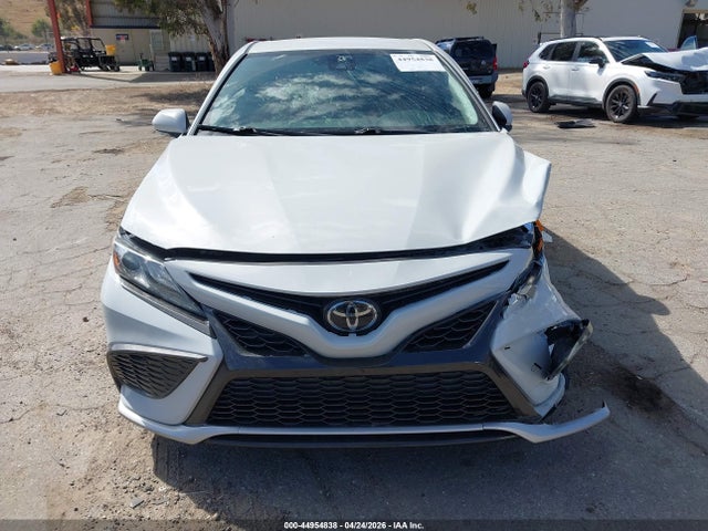 44954838 :رقم المزاد ، 4T1K61AK7NU009898 vin ، 2022 Toyota Camry Xse مزاد بيع