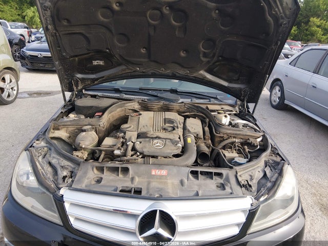 2013 Mercedes-benz C 250 Sport მანქანა იყიდება აუქციონზე, vin: WDDGF4HB4DR285044, აუქციონის ნომერი: 44954910