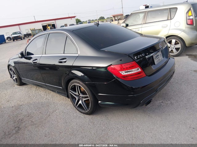 2013 Mercedes-benz C 250 Sport მანქანა იყიდება აუქციონზე, vin: WDDGF4HB4DR285044, აუქციონის ნომერი: 44954910