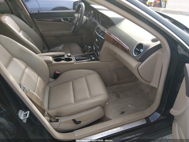2013 Mercedes-benz C 250 Sport მანქანა იყიდება აუქციონზე, vin: WDDGF4HB4DR285044, აუქციონის ნომერი: 44954910