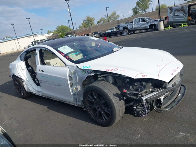 2022 Tesla Model S Dual Motor All-wheel Drive მანქანა იყიდება აუქციონზე, vin: 5YJSA1E53NF469124, აუქციონის ნომერი: 44954947