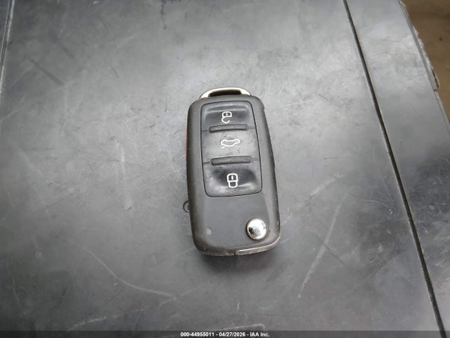 44955011 :رقم المزاد ، WVWFW8AHXDV001984 vin ، 2013 Volkswagen Eos Lux مزاد بيع