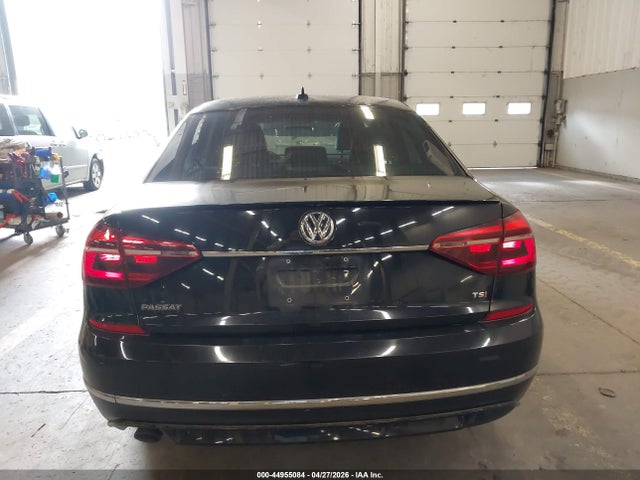 44955084 :رقم المزاد ، 1VWDT7A35HC016440 vin ، 2017 Volkswagen Passat 1.8t R-line مزاد بيع