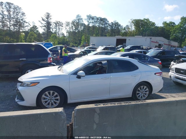 2020 Toyota Camry Le მანქანა იყიდება აუქციონზე, vin: 4T1C11AK8LU343390, აუქციონის ნომერი: 44955132