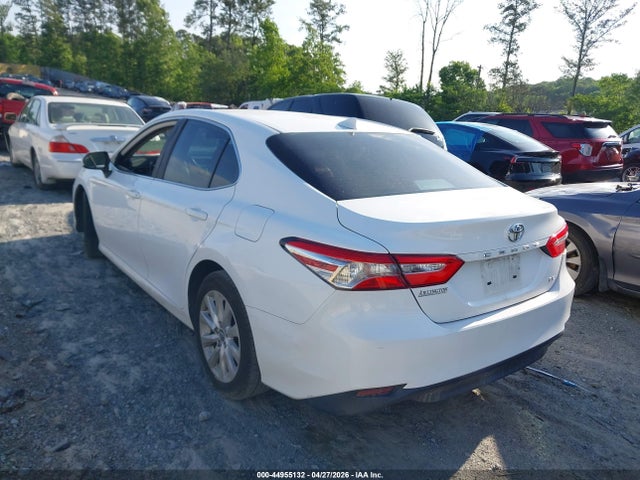 2020 Toyota Camry Le მანქანა იყიდება აუქციონზე, vin: 4T1C11AK8LU343390, აუქციონის ნომერი: 44955132
