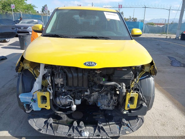 2020 Kia Soul S მანქანა იყიდება აუქციონზე, vin: KNDJ23AU7L7122822, აუქციონის ნომერი: 44955187