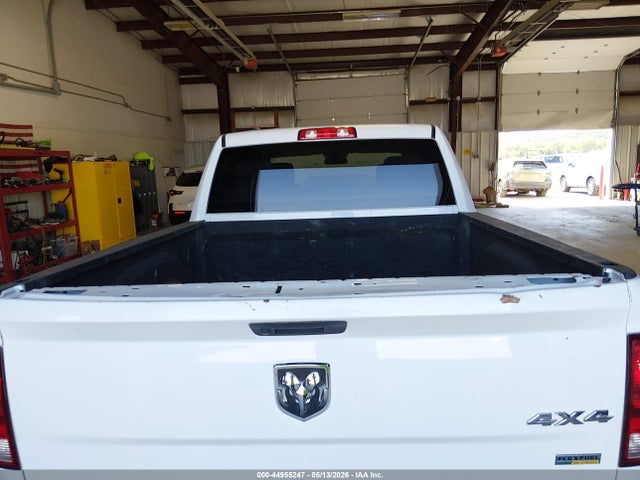1C6RR7KG8KS649656 RAM 1500 Classic Tradesman 4x4 5&#039;7 Box