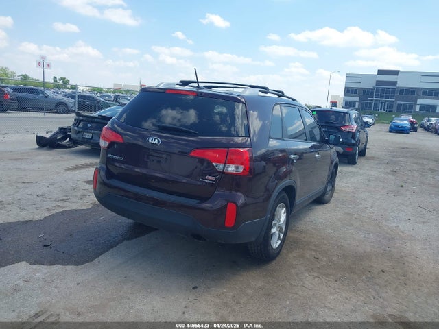 44955423 :رقم المزاد ، 5XYKT4A62FG622788 vin ، 2015 Kia Sorento Lx مزاد بيع