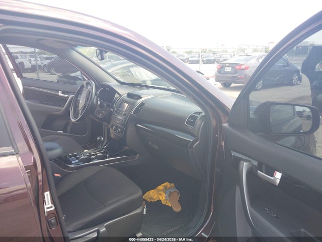 44955423 :رقم المزاد ، 5XYKT4A62FG622788 vin ، 2015 Kia Sorento Lx مزاد بيع