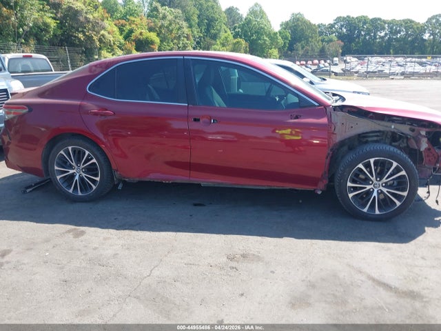 44955486 :رقم المزاد ، 4T1B11HK8JU582386 vin ، 2018 Toyota Camry Se مزاد بيع
