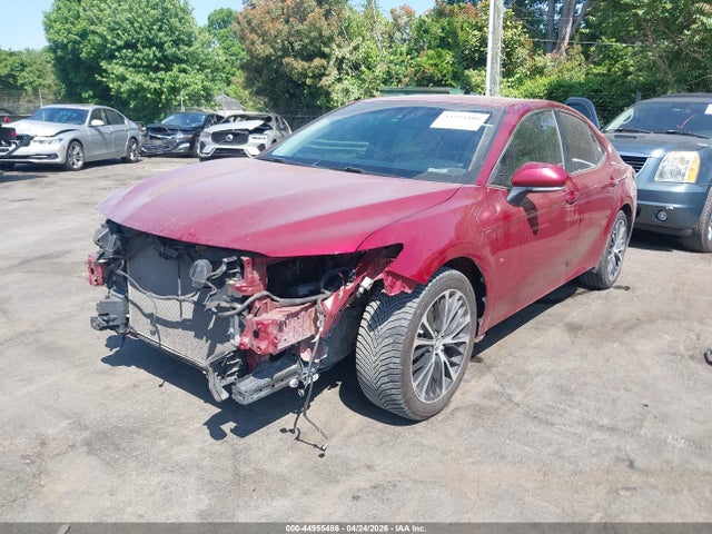44955486 :رقم المزاد ، 4T1B11HK8JU582386 vin ، 2018 Toyota Camry Se مزاد بيع