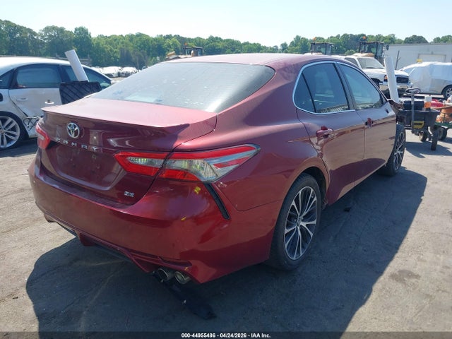 44955486 :رقم المزاد ، 4T1B11HK8JU582386 vin ، 2018 Toyota Camry Se مزاد بيع
