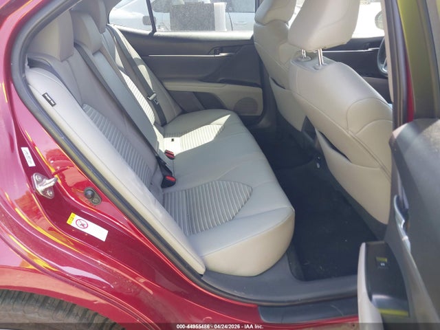 44955486 :رقم المزاد ، 4T1B11HK8JU582386 vin ، 2018 Toyota Camry Se مزاد بيع