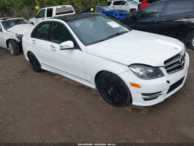 Продаж на аукціоні авто 2014 Mercedes-benz C 300 Sport 4matic, vin: WDDGF8AB7EA952240, номер лоту: 44955488