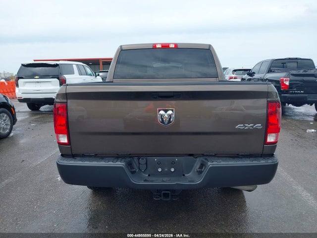3C6RR7KG6LG242413 RAM 1500 Classic Tradesman 4x4 5&#039;7 Box