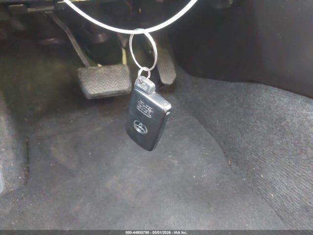 Продажа на аукционе авто 2015 Toyota Rav4 Limited, vin: 2T3YFREV1FW217197, номер лота: 44955790