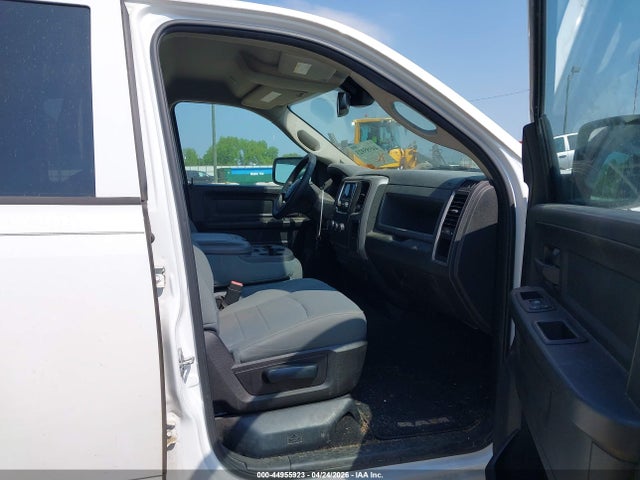 Продаж на аукціоні авто 2019 Ram 1500 Classic Tradesman  4x2 6'4 Box, vin: 1C6RR6FG5KS702043, номер лоту: 44955923