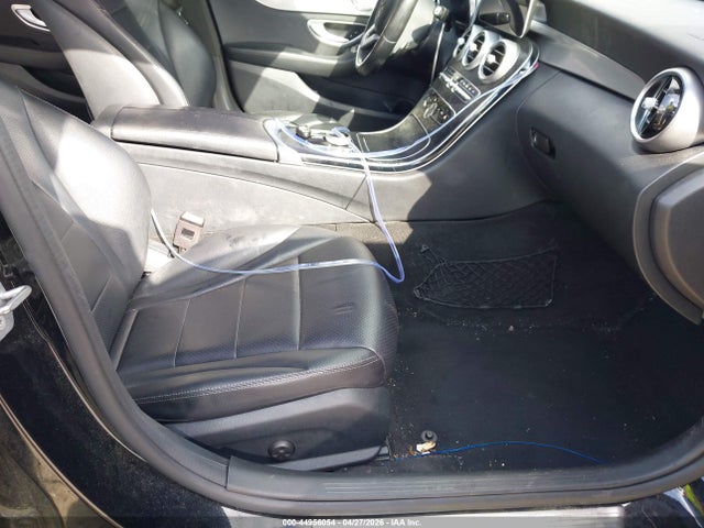 44956054 :رقم المزاد ، 55SWF8DB6KU294901 vin ، 2019 Mercedes-benz C 300 مزاد بيع