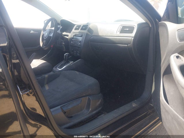 2014 Volkswagen Jetta 2.0l S მანქანა იყიდება აუქციონზე, vin: 3VW2K7AJ8EM392004, აუქციონის ნომერი: 44956073