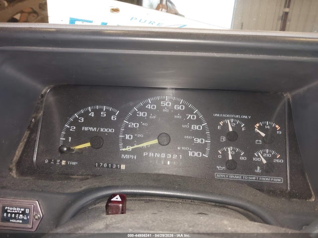 2000 Chevrolet C3500 მანქანა იყიდება აუქციონზე, vin: 1GCGC33R1YF492998, აუქციონის ნომერი: 44956241