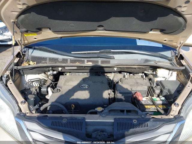 2012 Toyota Sienna Xle V6 8 Passenger მანქანა იყიდება აუქციონზე, vin: 5TDYK3DC2CS225105, აუქციონის ნომერი: 44956337