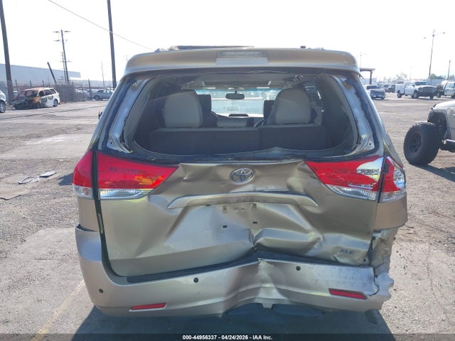 2012 Toyota Sienna Xle V6 8 Passenger მანქანა იყიდება აუქციონზე, vin: 5TDYK3DC2CS225105, აუქციონის ნომერი: 44956337