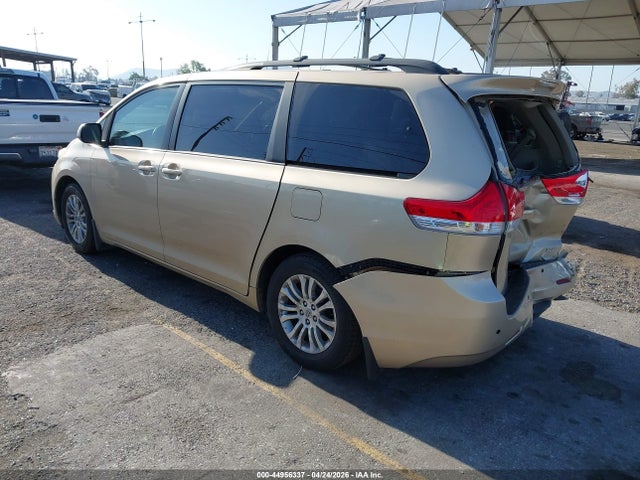 2012 Toyota Sienna Xle V6 8 Passenger მანქანა იყიდება აუქციონზე, vin: 5TDYK3DC2CS225105, აუქციონის ნომერი: 44956337