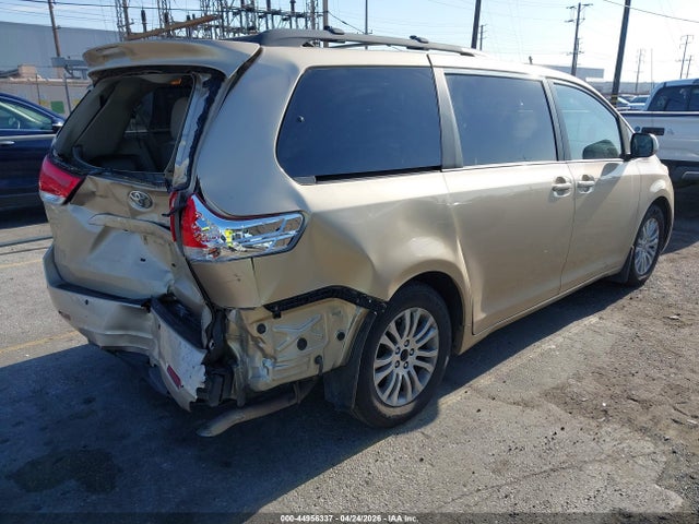 2012 Toyota Sienna Xle V6 8 Passenger მანქანა იყიდება აუქციონზე, vin: 5TDYK3DC2CS225105, აუქციონის ნომერი: 44956337