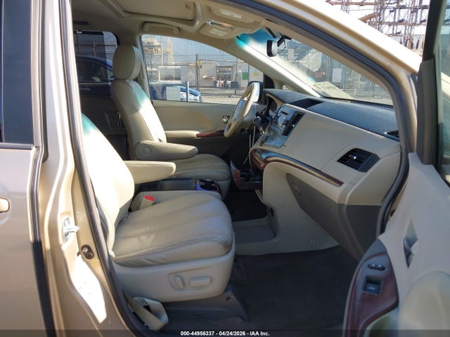 2012 Toyota Sienna Xle V6 8 Passenger მანქანა იყიდება აუქციონზე, vin: 5TDYK3DC2CS225105, აუქციონის ნომერი: 44956337