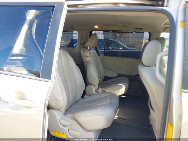 2012 Toyota Sienna Xle V6 8 Passenger მანქანა იყიდება აუქციონზე, vin: 5TDYK3DC2CS225105, აუქციონის ნომერი: 44956337